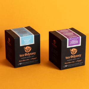 Tea Odyssey – Τσάι Βουνού με Μπαχαρικά & Βιολογικό Χαρμάνι 5 Βοτάνων